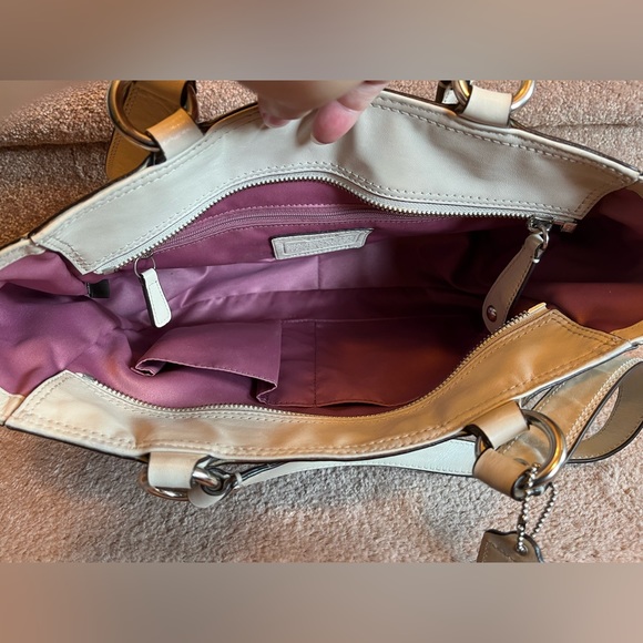 Vintage Coach Purse. From early 2000’s, unique & stylish. - Picture 5 of 9